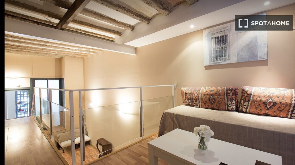 Apartment Barcelona, 2 beds, 80m² — photo 1