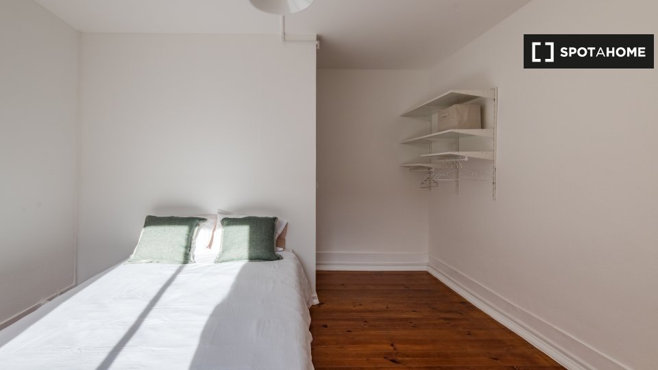 Double room Lisbon, 6 beds, 117m² — photo 18