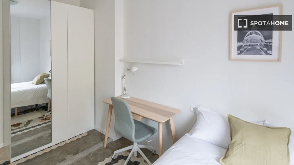 Double room Valencia, 2 beds — photo 1