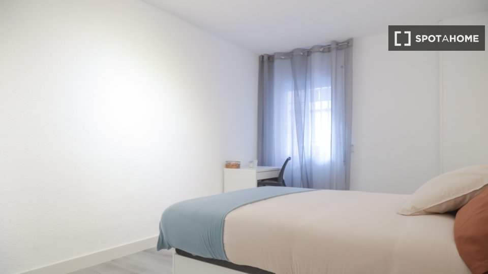Double room Madrid, 5 beds — photo 13