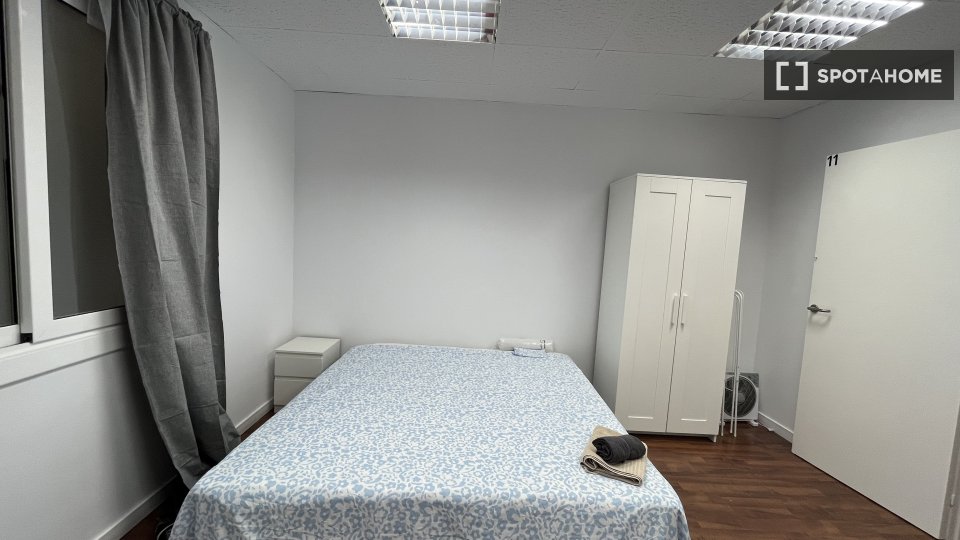 Double room Barcelona, 13 beds, 290m² — photo 13