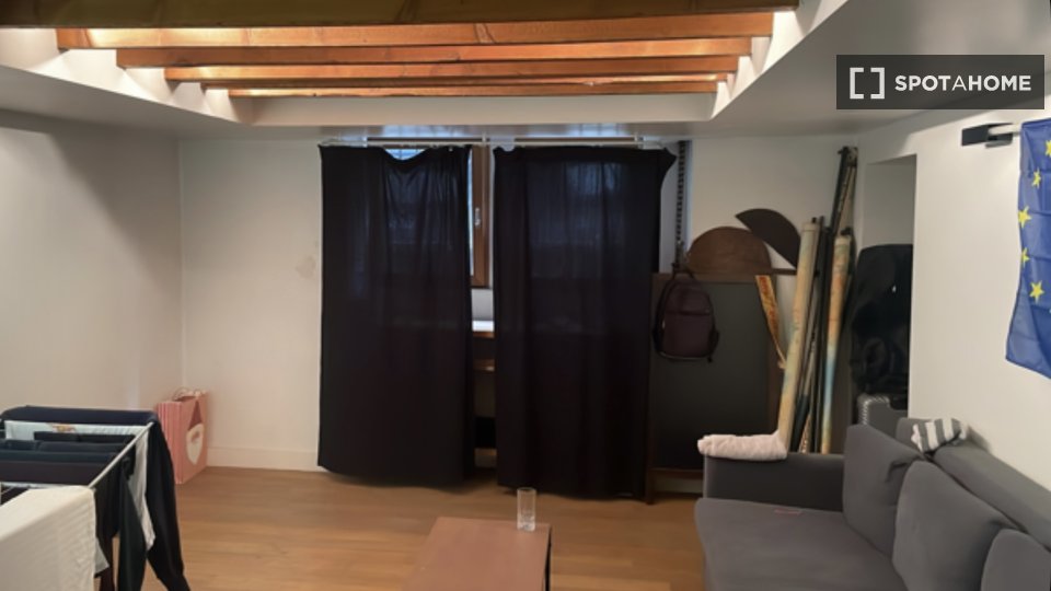 Double room Brussels, 6 beds, 450m² — photo 1