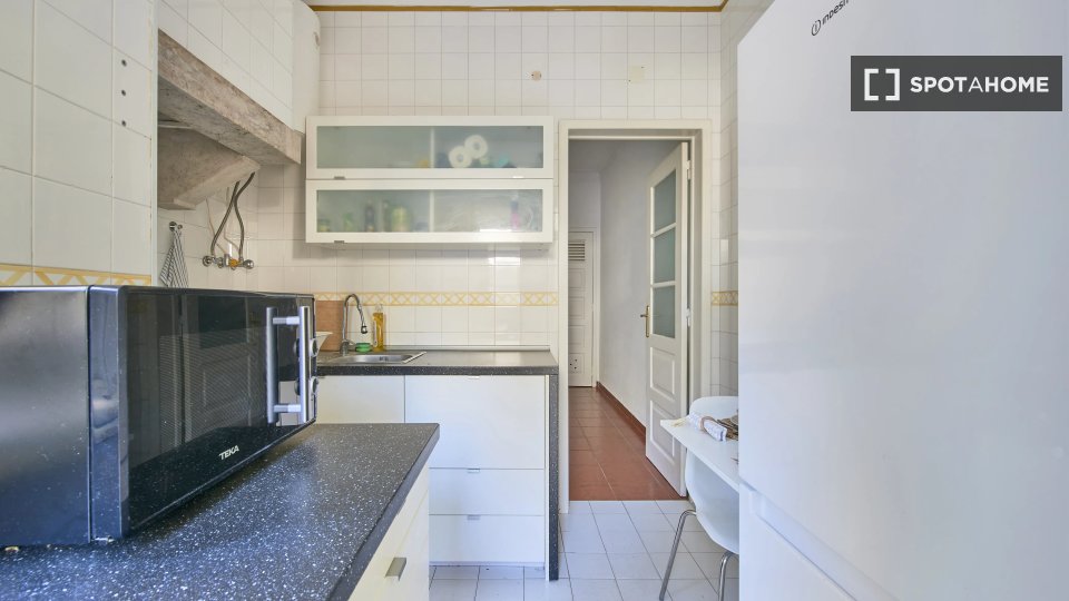 Double room Lisbon, 4 beds — photo 10