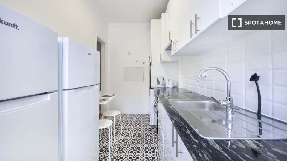 Double room Lisbon, 6 beds — photo 9