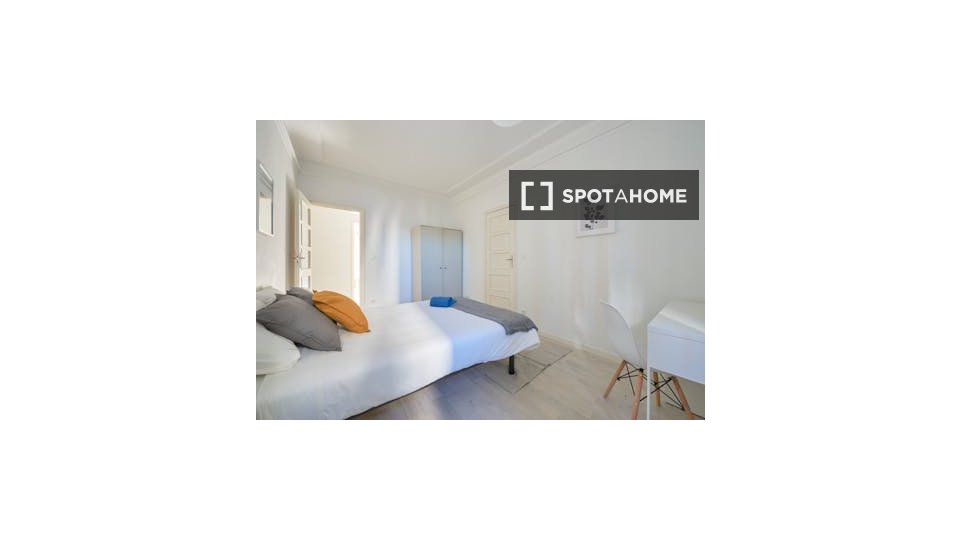 Double room Lisbon, 4 beds — photo 8