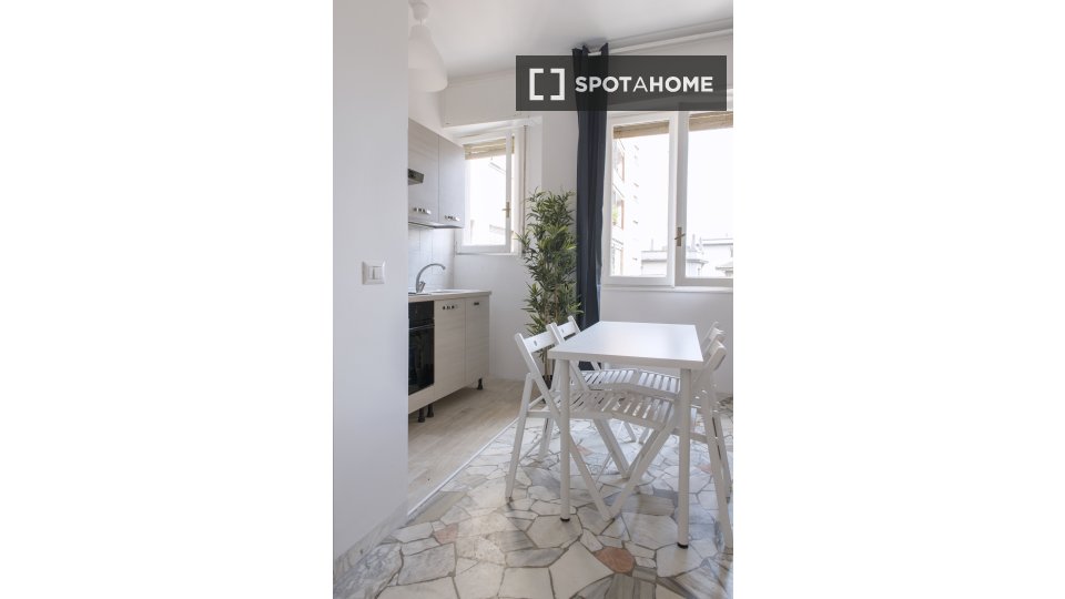 Double room Milan, 3 beds, 70m² — photo 6