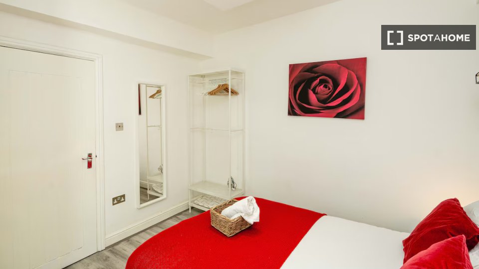 Apartment London, 2 beds — photo 17