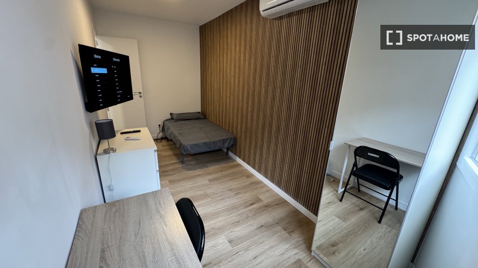 Double room Madrid, 4 beds, 65m² — photo 6