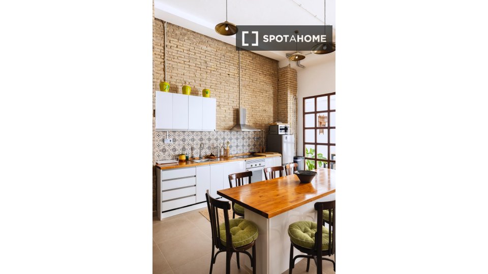 Apartment Valencia, 4 beds, 175m² — photo 1