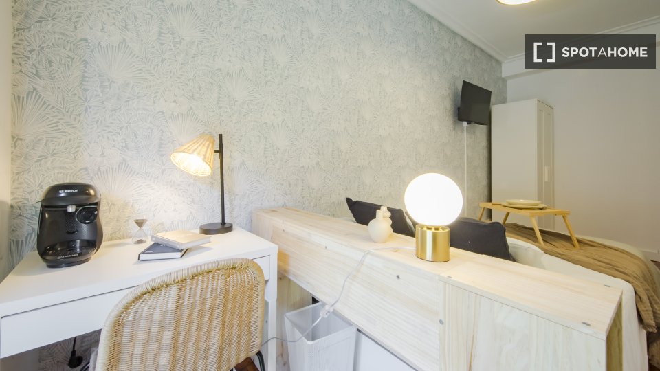 Double room Madrid, 6 beds, 117m² — photo 2