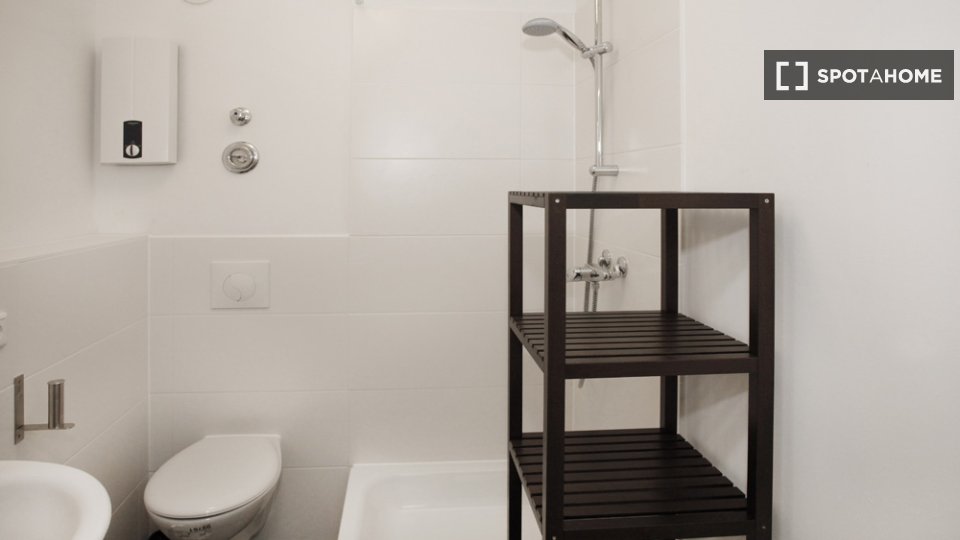 Double room Berlin, 4 beds, 71m² — photo 3