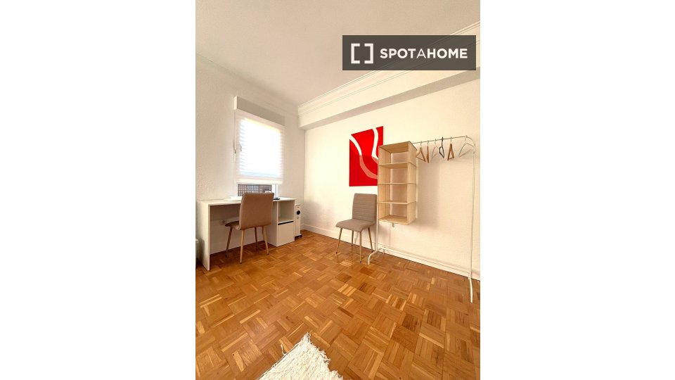Double room Madrid, 7 beds, 160m² — photo 31