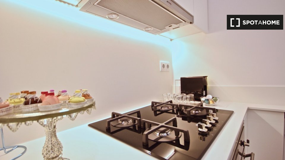 Apartment Lisbon, 2 beds, 70m² — photo 9