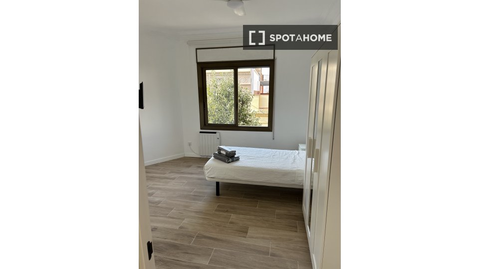 Double room Barcelona, 5 beds, 128m² — photo 13
