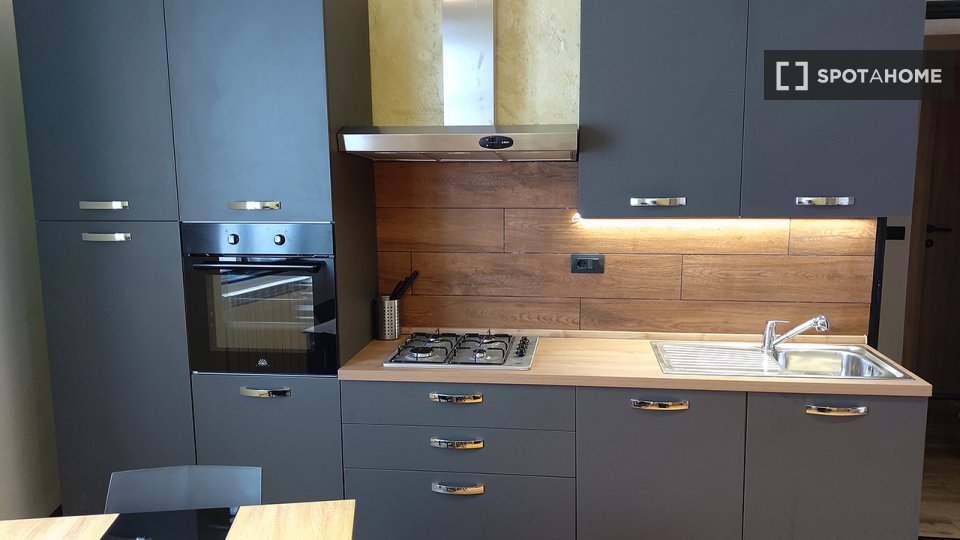 Double room Turin, 3 beds, 90m² — photo 9