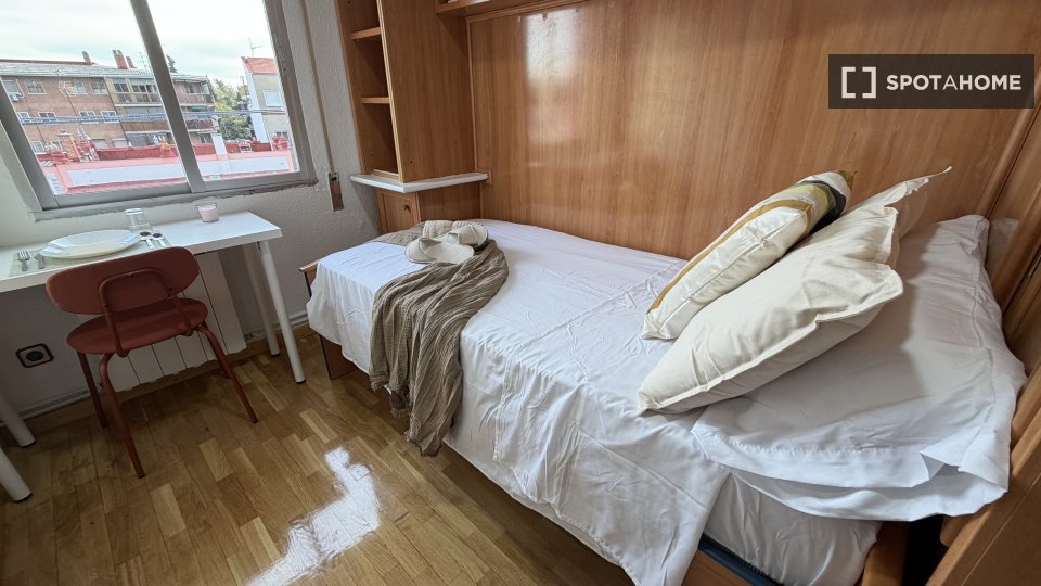 Double room Madrid, 4 beds, 80m² — photo 16