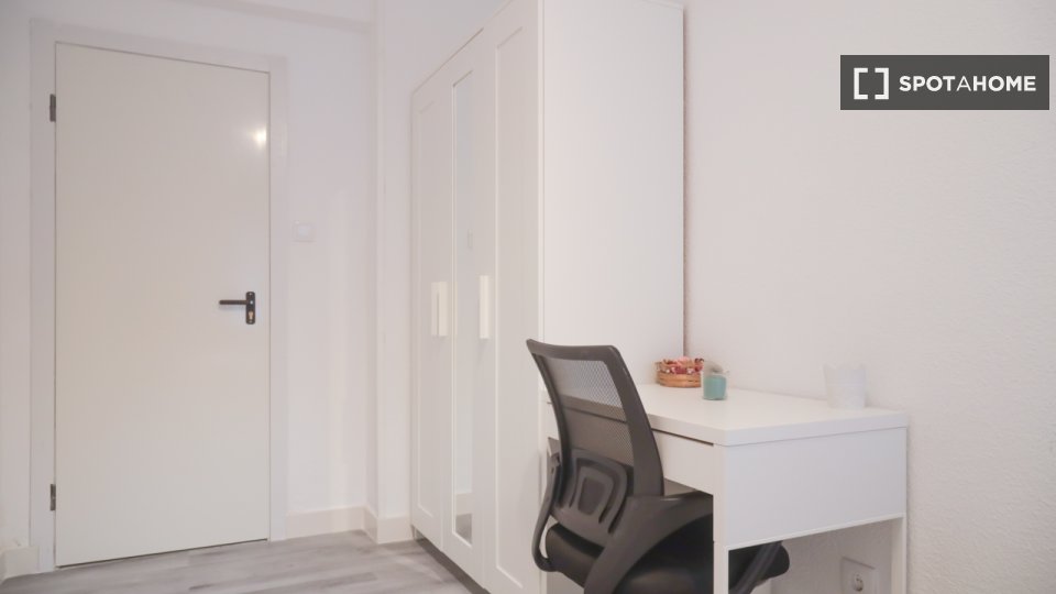 Double room Madrid, 5 beds — photo 8
