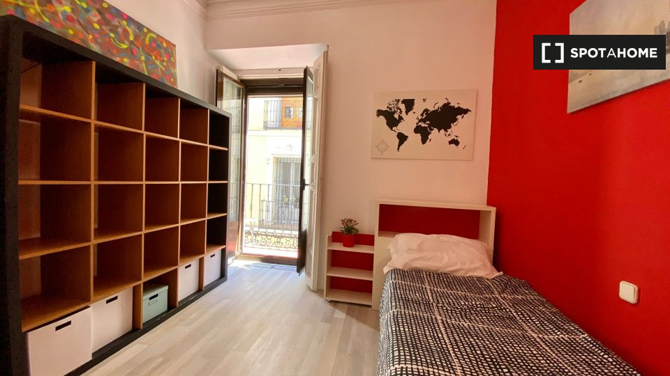 Double room Madrid, 7 beds, 120m² — photo 1