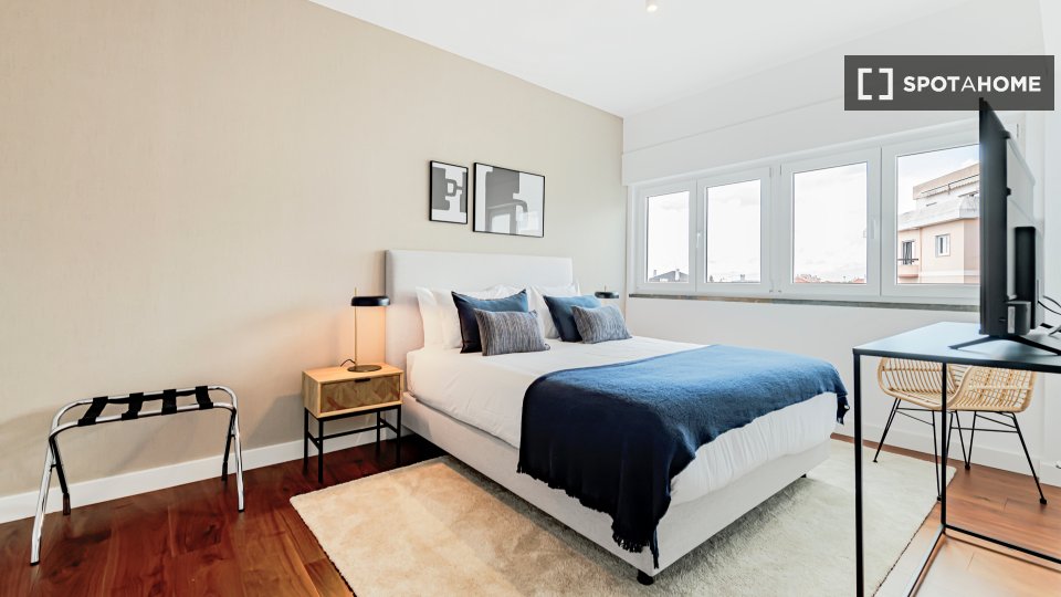 Apartment Lisbon, 2 beds, 74m² — photo 16