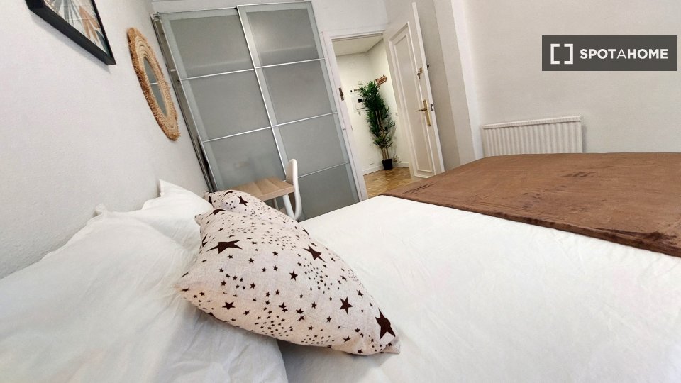 Double room Madrid, 4 beds, 61m² — photo 1