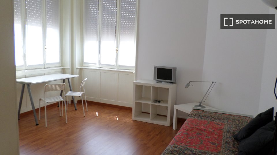 Apartment Milan, 2 beds, 60m² — photo 3
