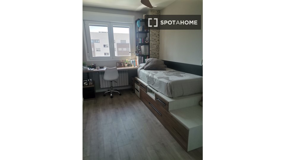 Double room Madrid, 3 beds — photo 1