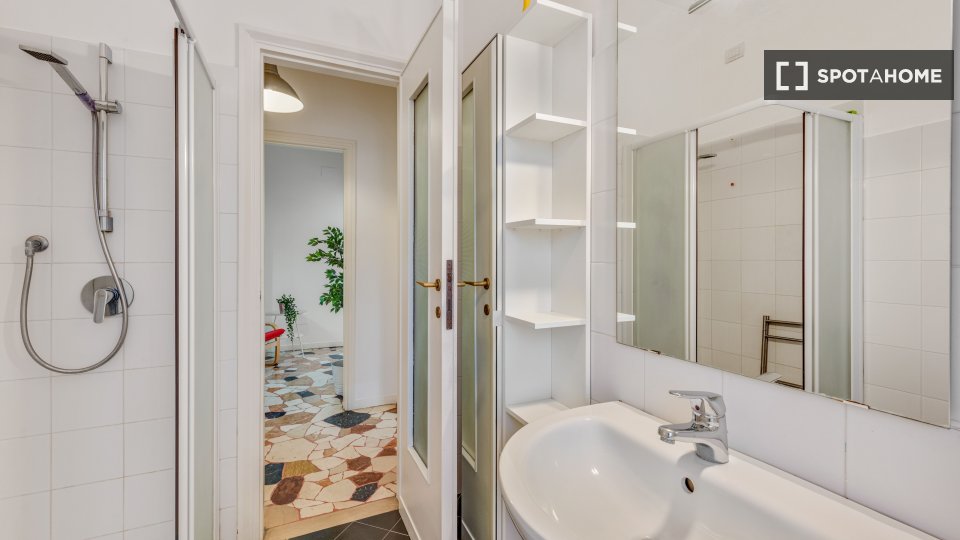 Double room Milan, 2 beds, 76m² — photo 9