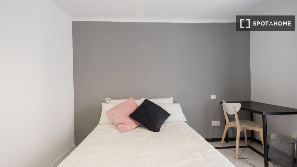 Double room Madrid, 11 beds, 220m² — photo 15