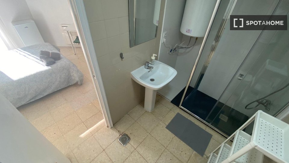 Double room Madrid, 5 beds — photo 18