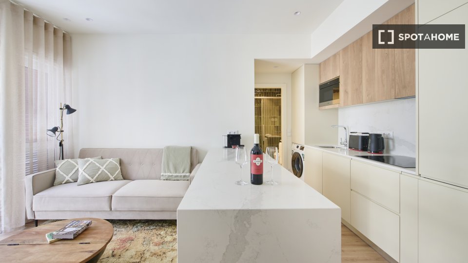 Apartment Lisbon, 1 bed — photo 1