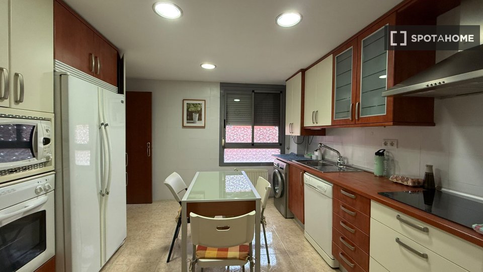 Double room Madrid, 3 beds, 130m² — photo 2