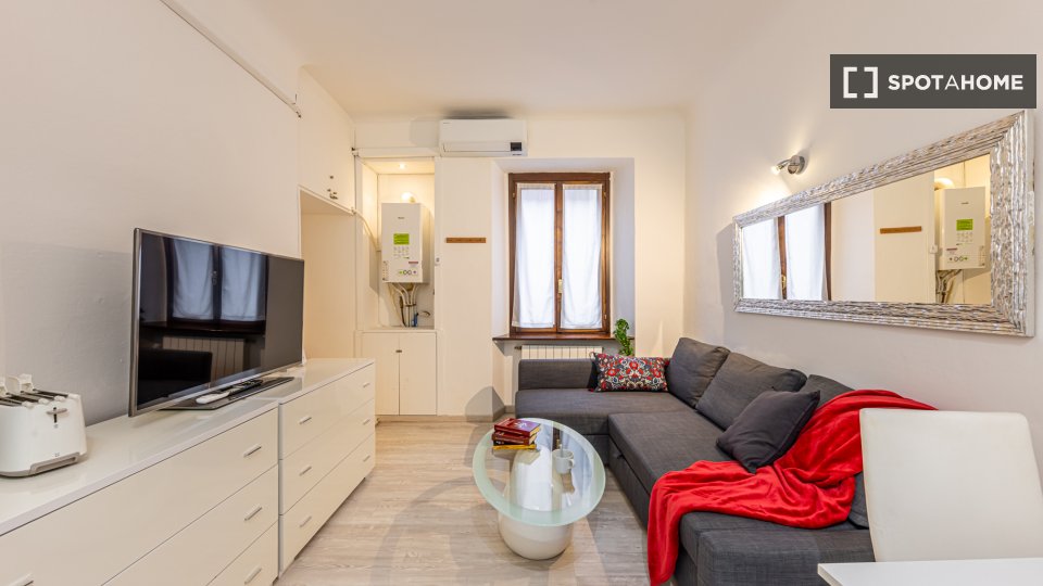Apartment Milan, 1 bed, 43m² — photo 2