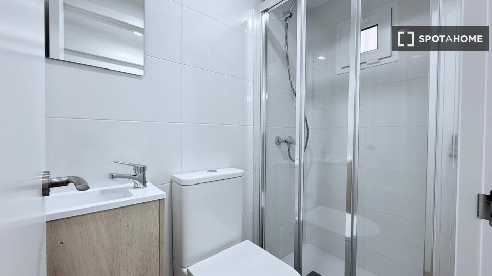 Double room Madrid, 5 beds — photo 9