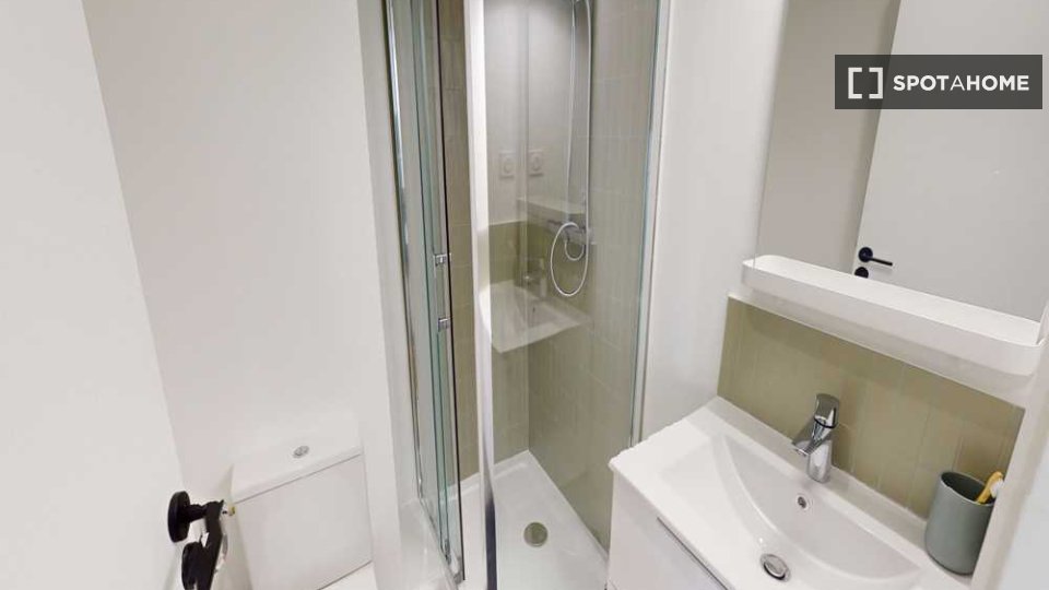 Double room Paris, 9 beds, 160m² — photo 1