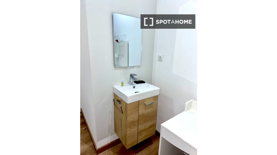 Double room Barcelona, 5 beds — photo 36