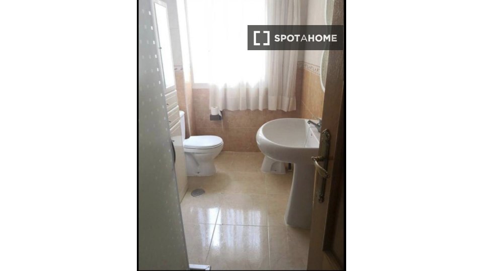 Double room Alicante, 4 beds, 100m² — photo 13