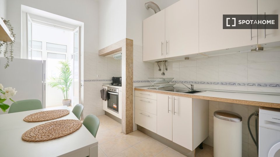 Double room Lisbon, 6 beds — photo 30