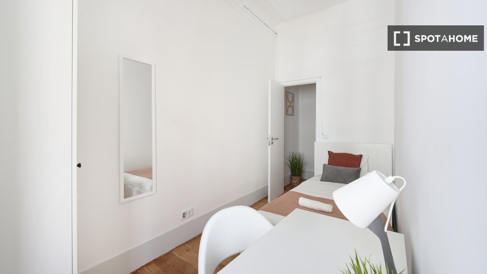 Double room Lisbon, 8 beds — photo 1