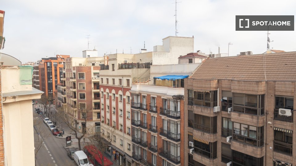 Double room Madrid, 5 beds — photo 9