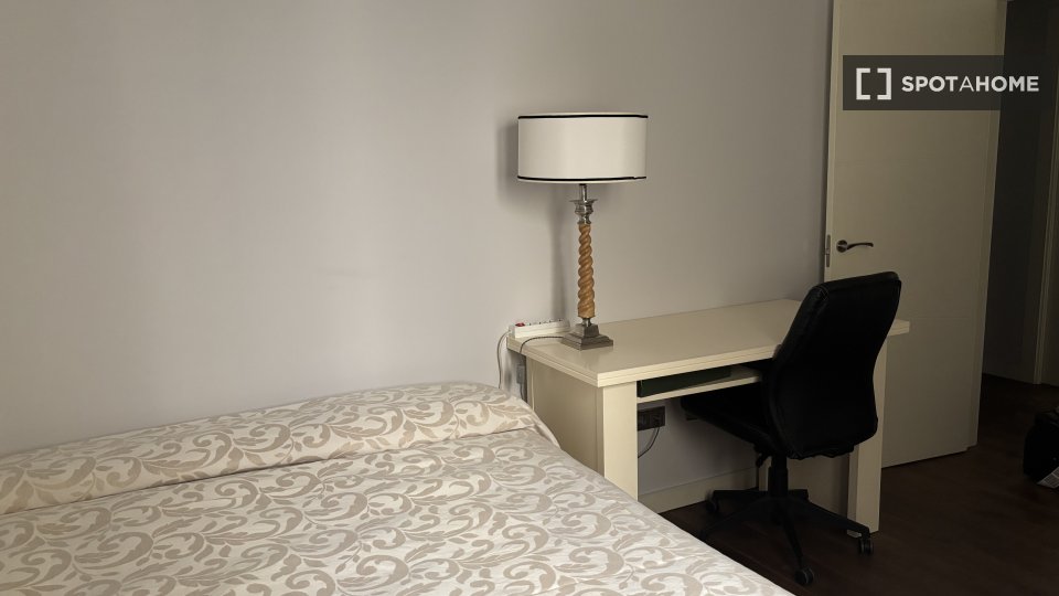 Double room Madrid, 3 beds, 160m² — photo 22