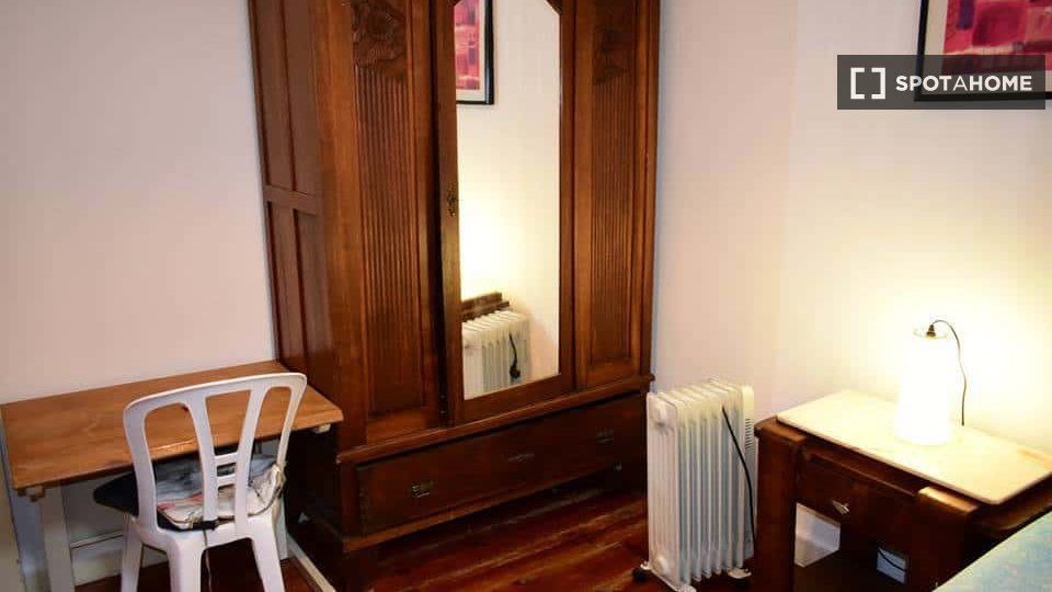 Double room Lisbon, 5 beds — photo 24
