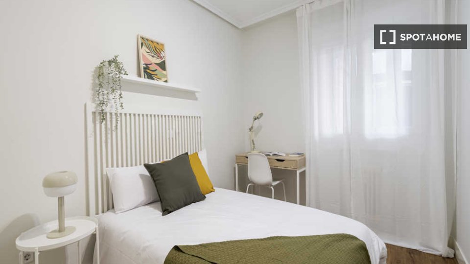 Double room Madrid, 5 beds — photo 28