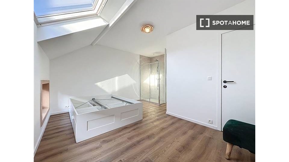 Double room Brussels, 6 beds, 130m² — photo 1