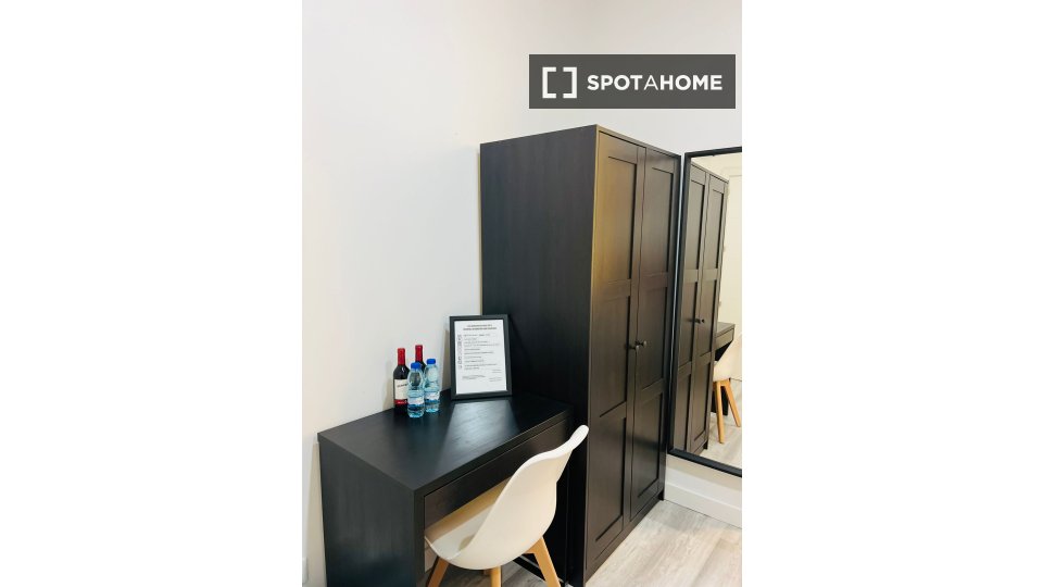Double room Lisbon, 6 beds — photo 1