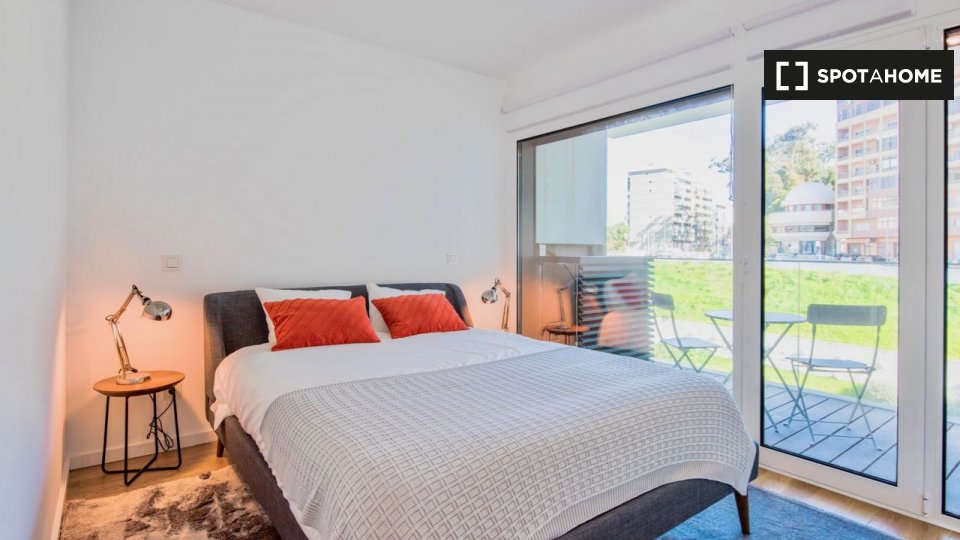 Apartment Lisbon, 2 beds, 130m² — photo 16