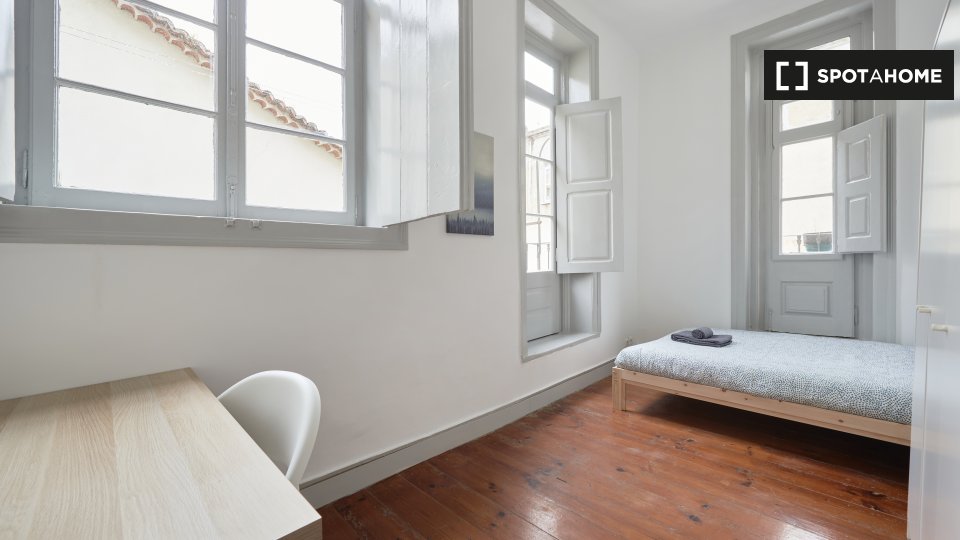 Double room Lisbon, 4 beds — photo 25