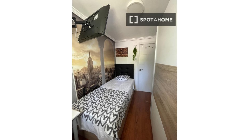 Double room Madrid, 3 beds — photo 35