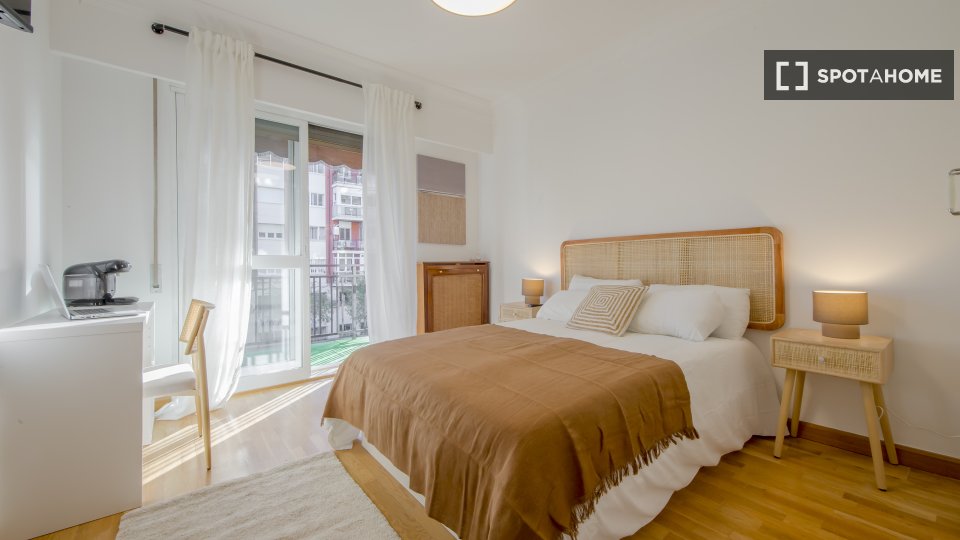 Double room Madrid, 5 beds, 145m² — photo 1