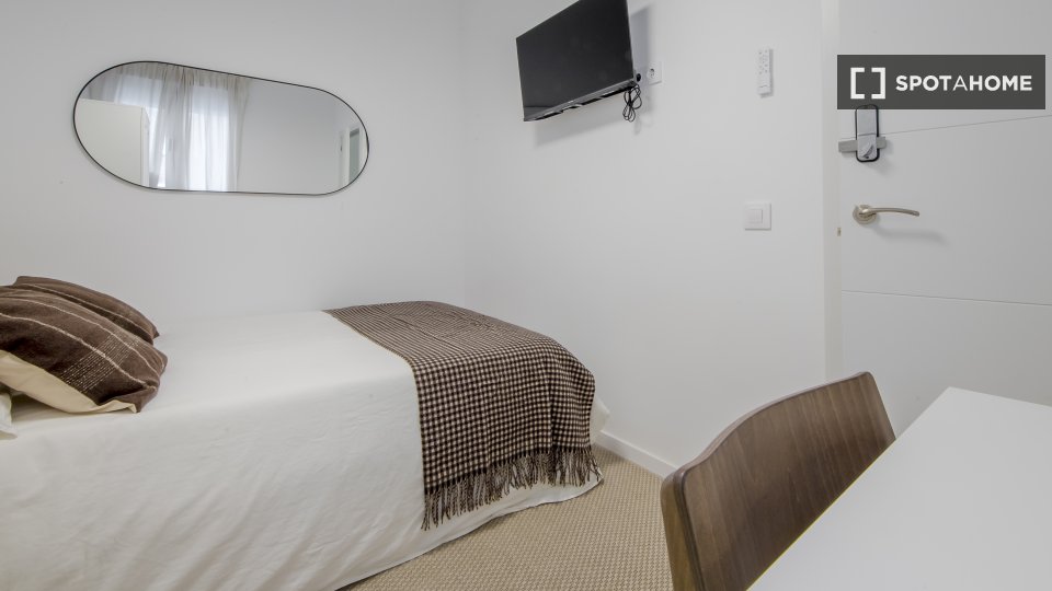 Habitación en piso compartido, Puerta del Ángel, Madrid