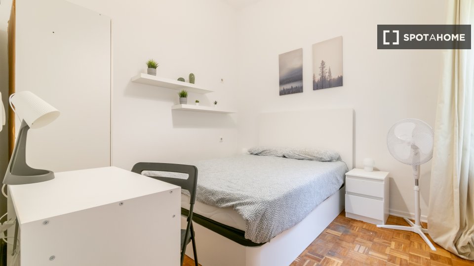 Double room Barcelona, 19 beds, 320m² — photo 2